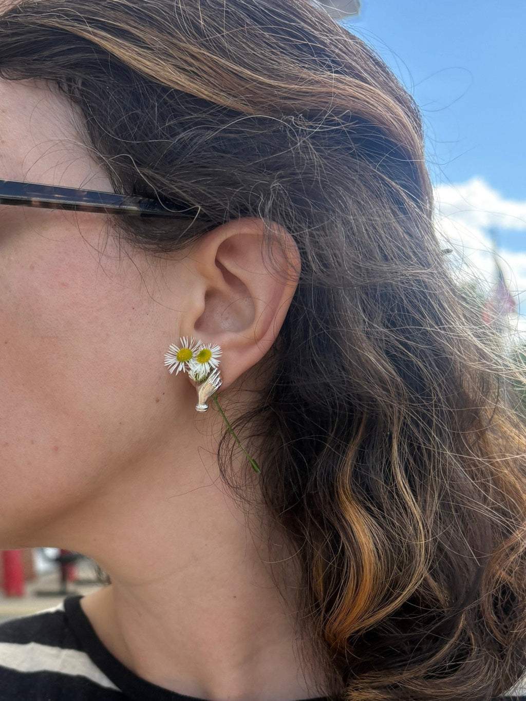 Holding Flowers Hand Studs in Sterling Silver - Trendart