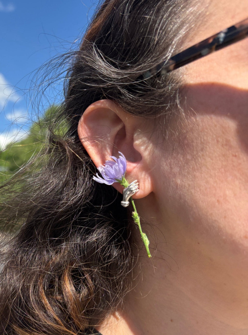 Holding Flowers Hand Studs in Sterling Silver - Trendart