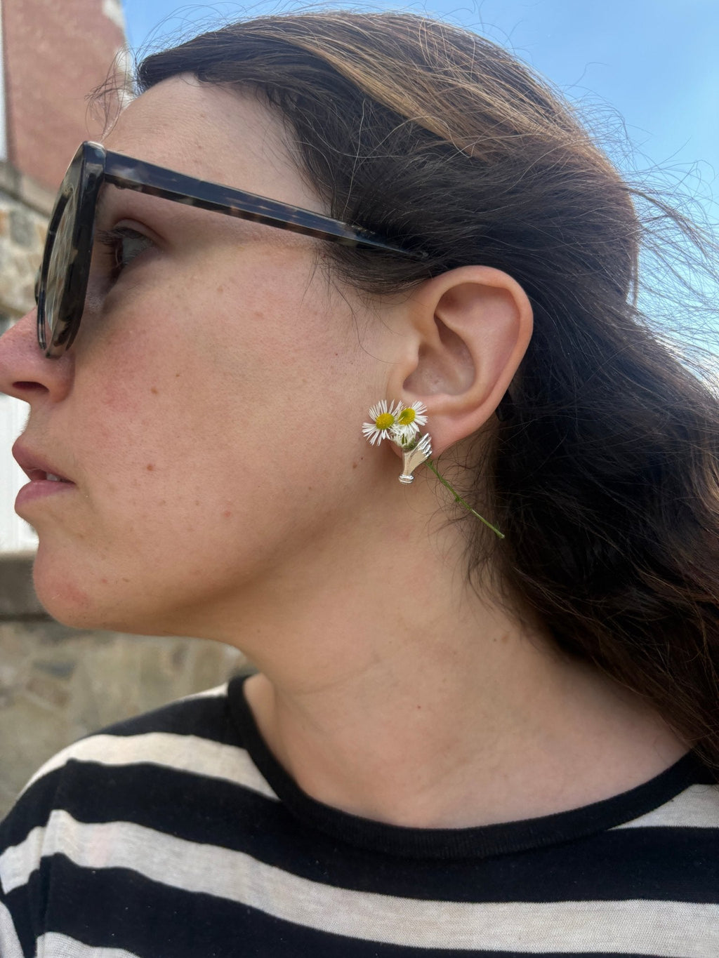 Holding Flowers Hand Studs in Sterling Silver - Trendart